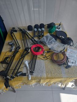 3 Shure SM58 microphones with Innogear microphone stands