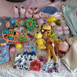 Tt
Baby girl size 12 month lot.
🎀clothing,🎀shoes,🎀brand new floral carseat cover for summer,🎀toys,🎀travel diaper changing pad,🎀skirts,🎀unopened