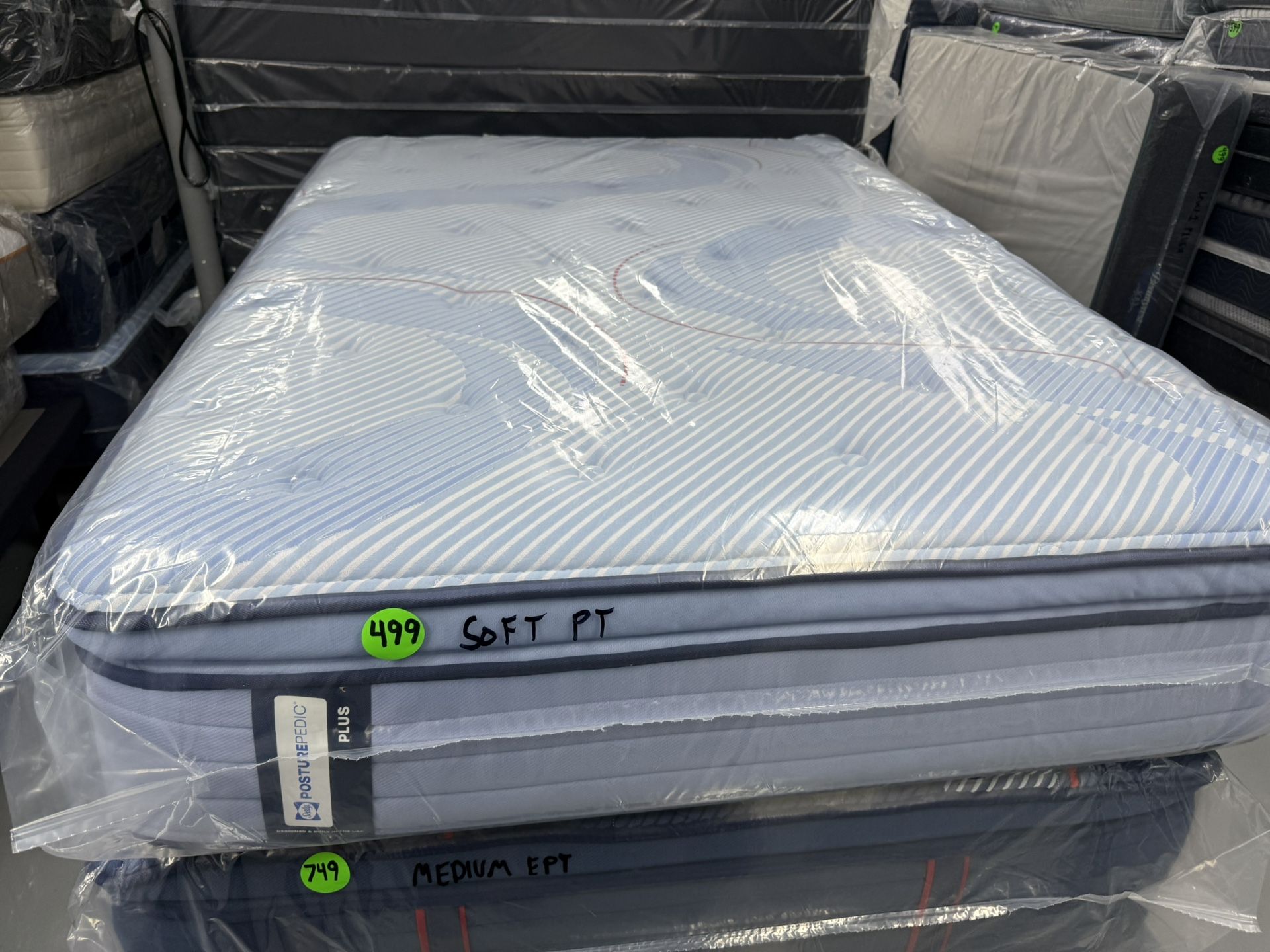 FULL SIZE SEALY POSTUREPEDIC PLUS SOFT PILLOW TOP MATTRESS & BOX SPRING BED SET