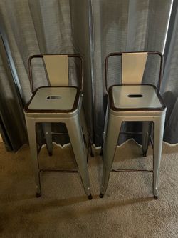 2 barstools