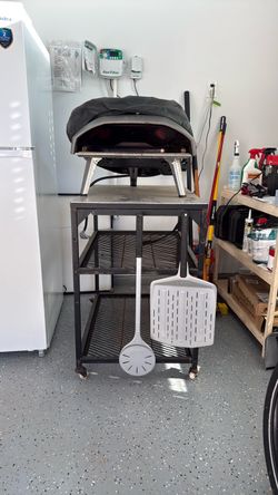 Ooni Pizza Oven Bundle – Stand, Cover & 2 Pizza Peels
