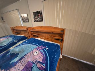 ***Capitan full bed with 4 drawers, mattress included