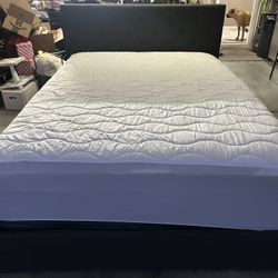 Bed With Drawers And Luxurious Mattress
