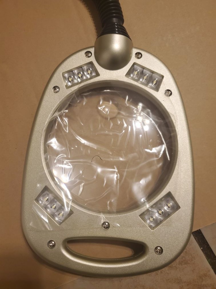 Floor magnifier lamp