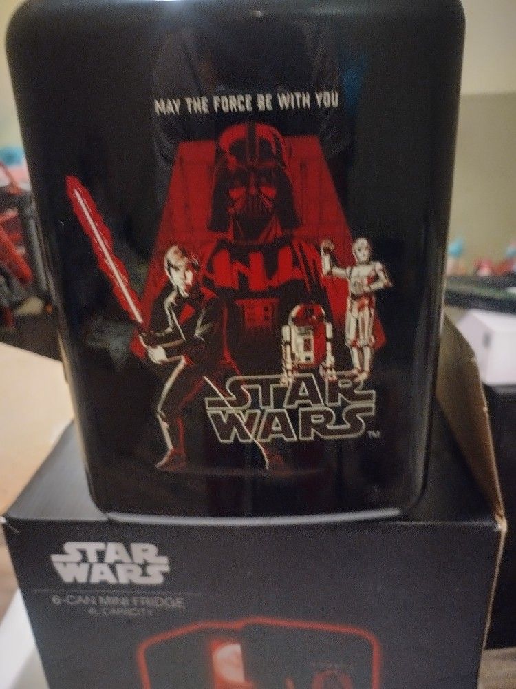 Star Wars 6-Can Mini Fridge 4L Capacity Thermoelectric Cooler Open Box