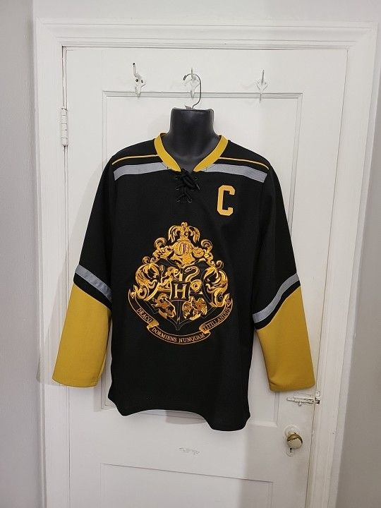 NWT Harry Potter Hogwarts Crest Hockey Jersey Small