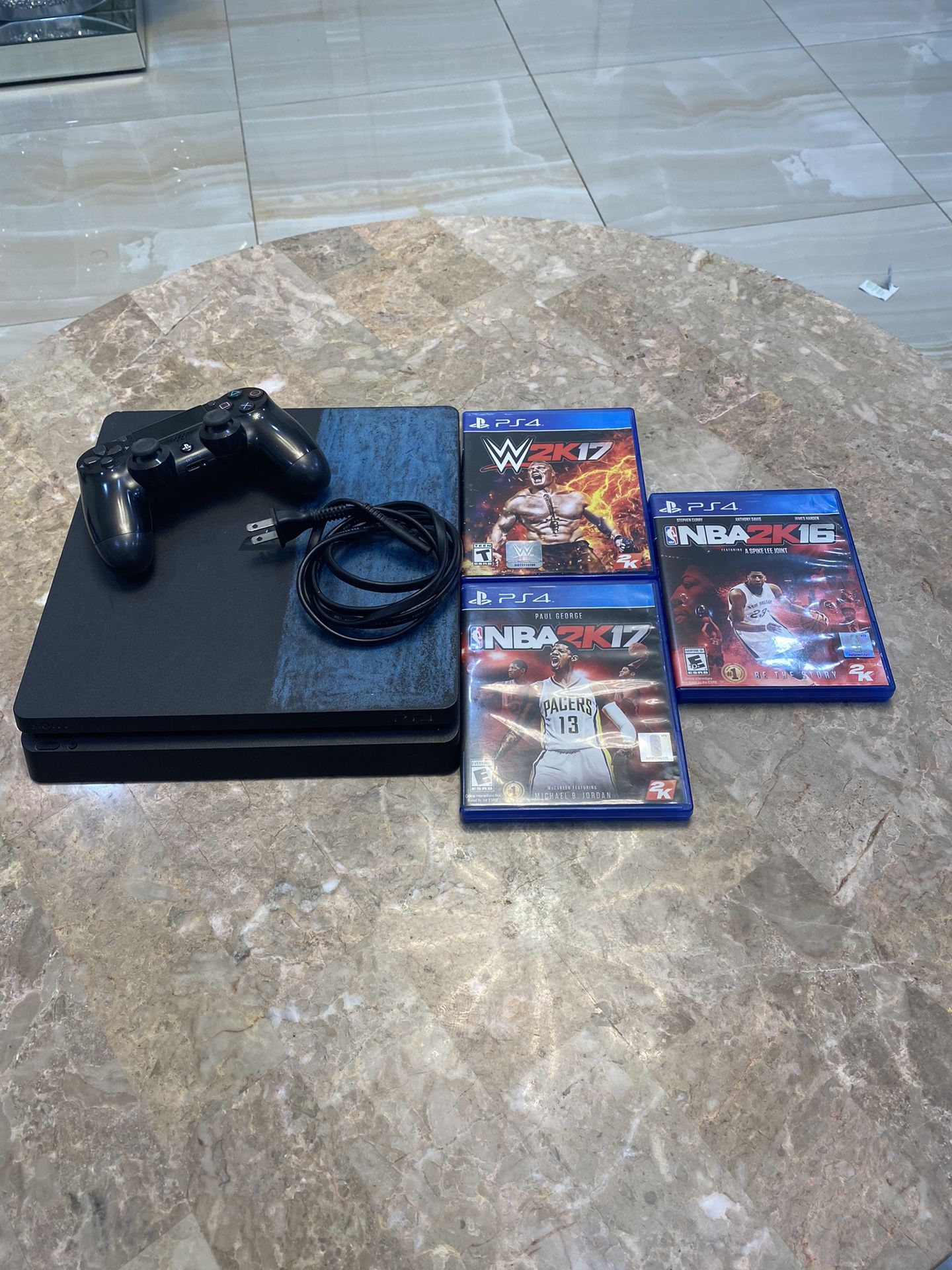 Playstaion 4 Slim 1T + 3 Games + Controller