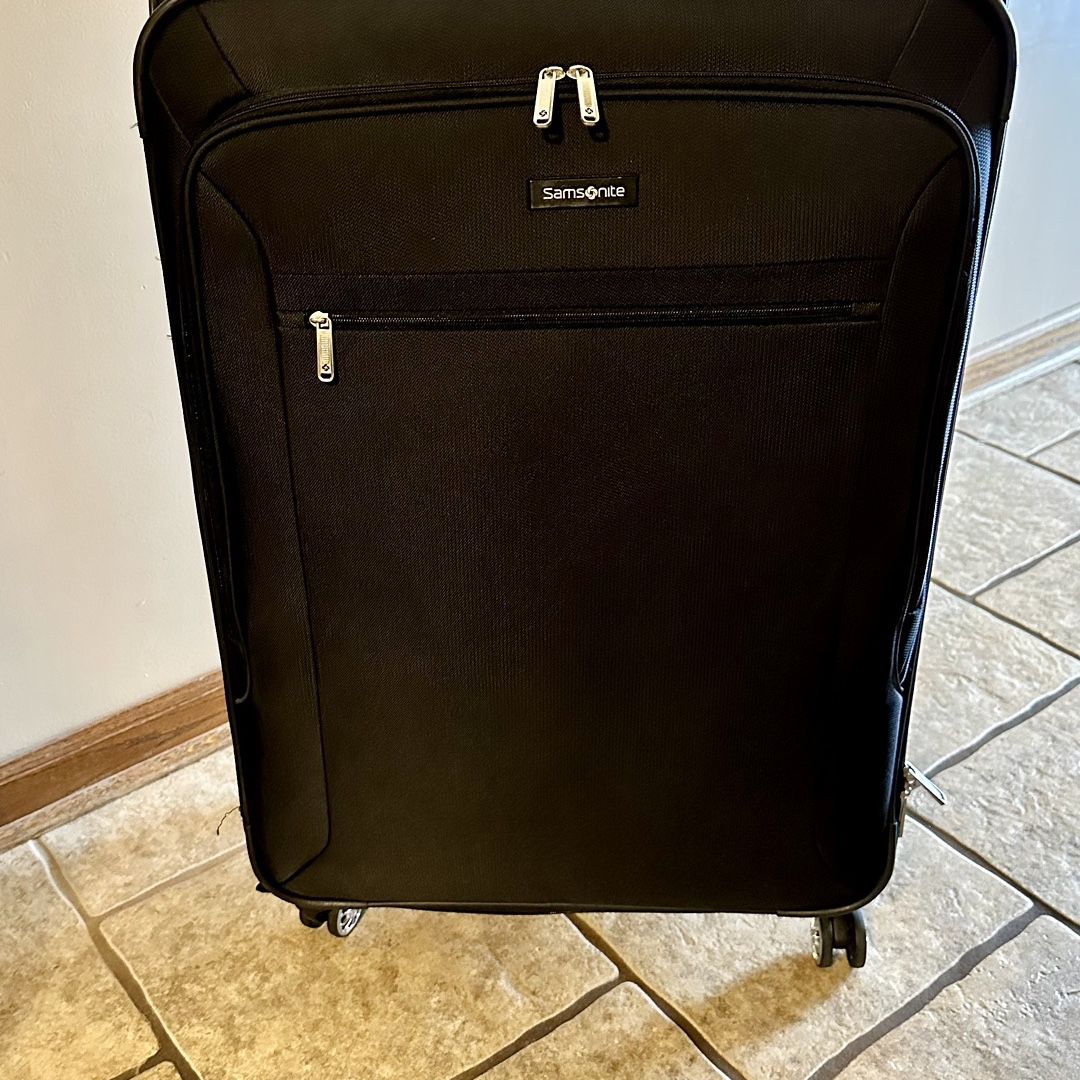Samsonite 29” Luggage / Suitcase