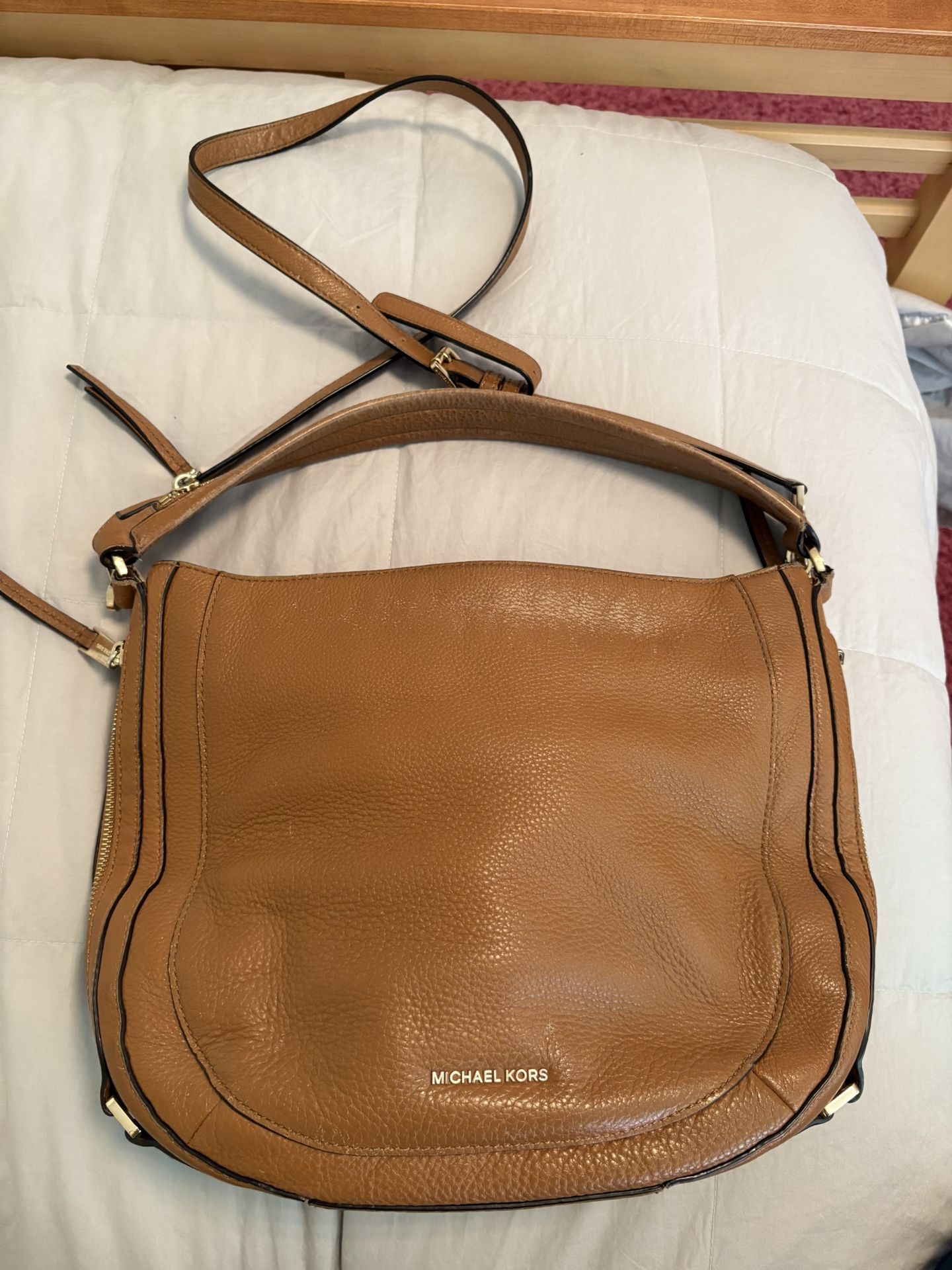 Michael Kors Julia Medium Shoulder Bag
