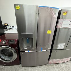GE NEW FRENCH DOOR FRIDGE WITH ICE AND WATER DISPENSER
