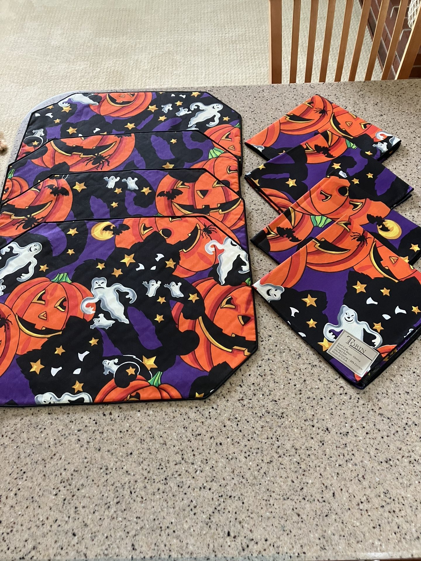 4 Cloth Halloween Placemats And 4 Cloth Napkins Never Used