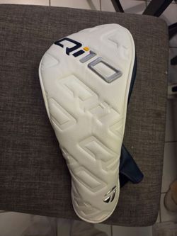Taylormade  Qi10 Driver Head cover.