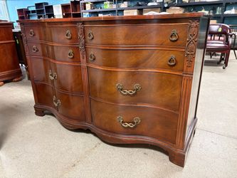 Vintage Chippendale 6-Drawer Serpentine Dresser