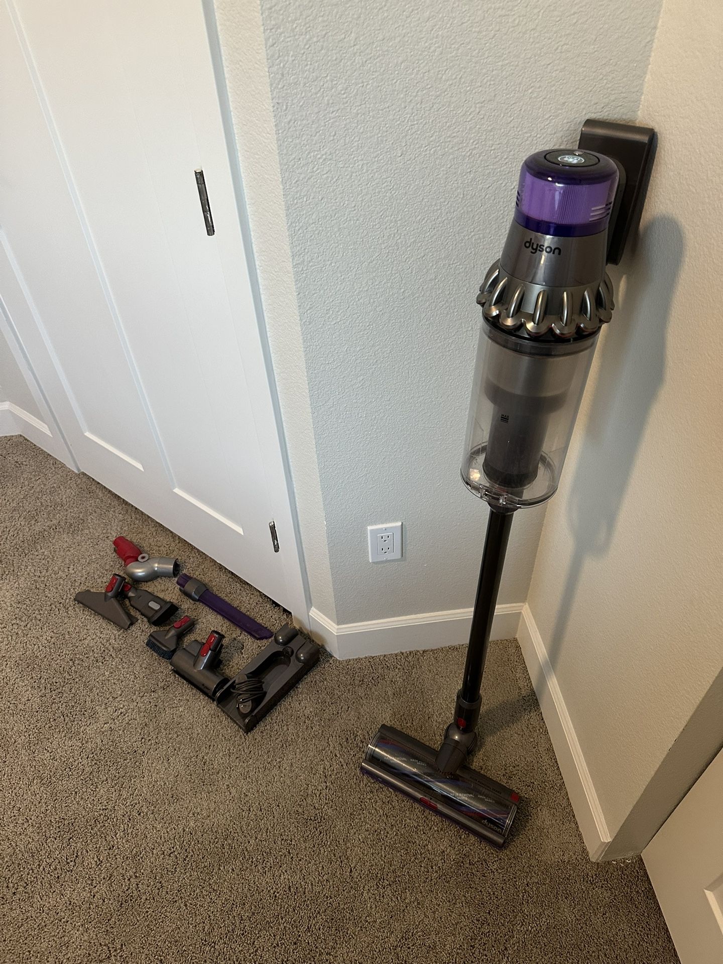 Dyson Outsize Cordless Vacuum Cleaner