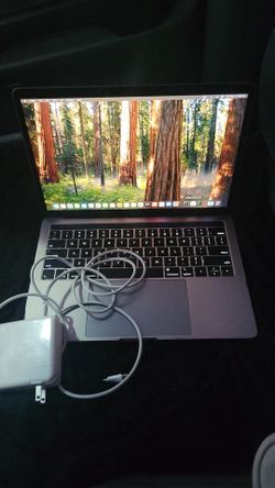 Apple MacBook Pro 2018 16 GB ram 250gb hardrive charger included delivery available  everything works except the touchbar it's in good condition messa