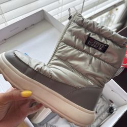 Girls Snow Boots sz 1 