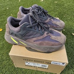 Yeezy 700 Mauve Sz7