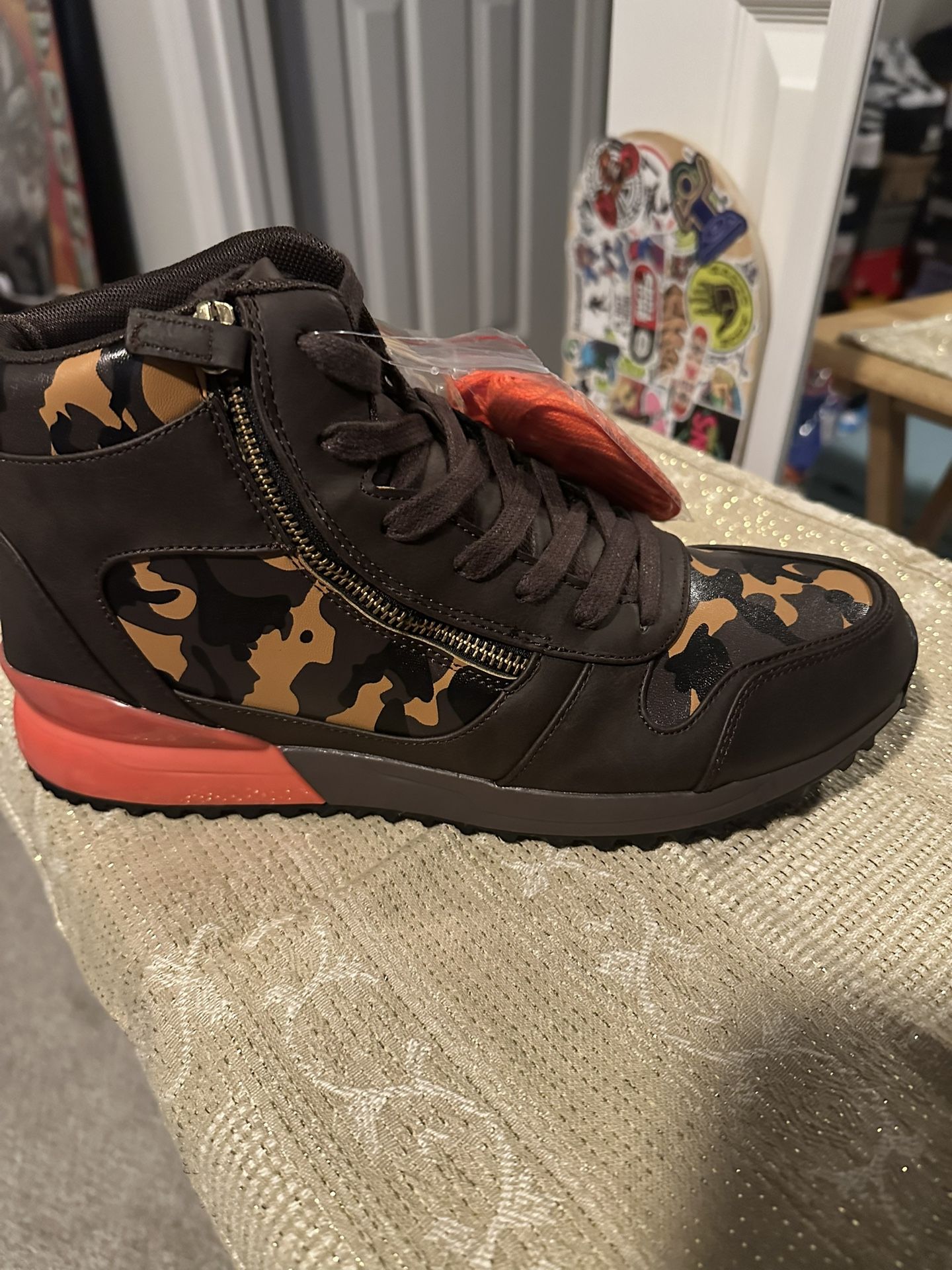 Mazino Mens Boots Size 9.5