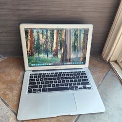 MacBook Air 13" i7 8gb ram 256gb ssd NEW BATT 100%, ms office,logic,finalcut adobe Or Best Offers