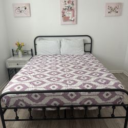 Airbnbs - 7 Different Queen bed sets For Sale 