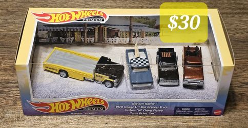 REDUCED!! Hot Wheels Horizon Hauler Premium 4 Pack