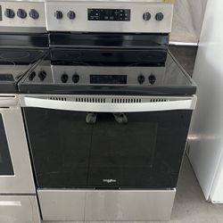 Whirlpool Stainless Steel Glasstop Stove   60 day warranty/ Located at:📍5415 Carmack Rd Tampa Fl 33610📍