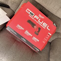 Milwaukee Sawzall With Battery And Charger