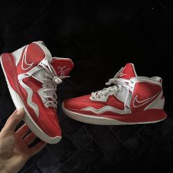 Mens 7.5 Kyrie Infinity