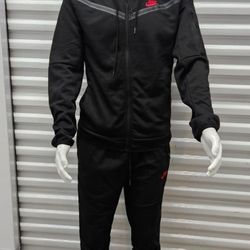 Nike Tech Amd More