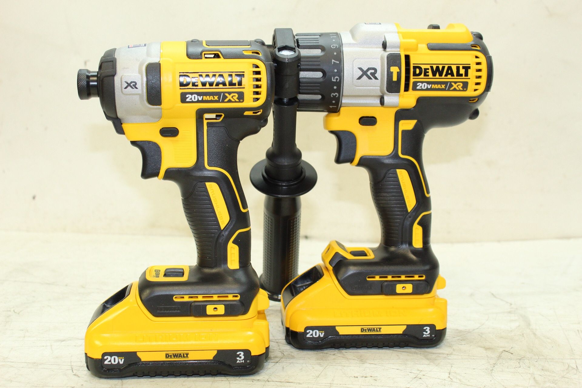 20-Volt MAX XR Lithium-Ion Cordless Brushless Hammer Drill/Impact Combo Kit (2-Tool) with (2) Batteries 3Ah and Charger