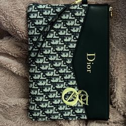 Beautifully Made Blk & Beige Pouch Wristlet