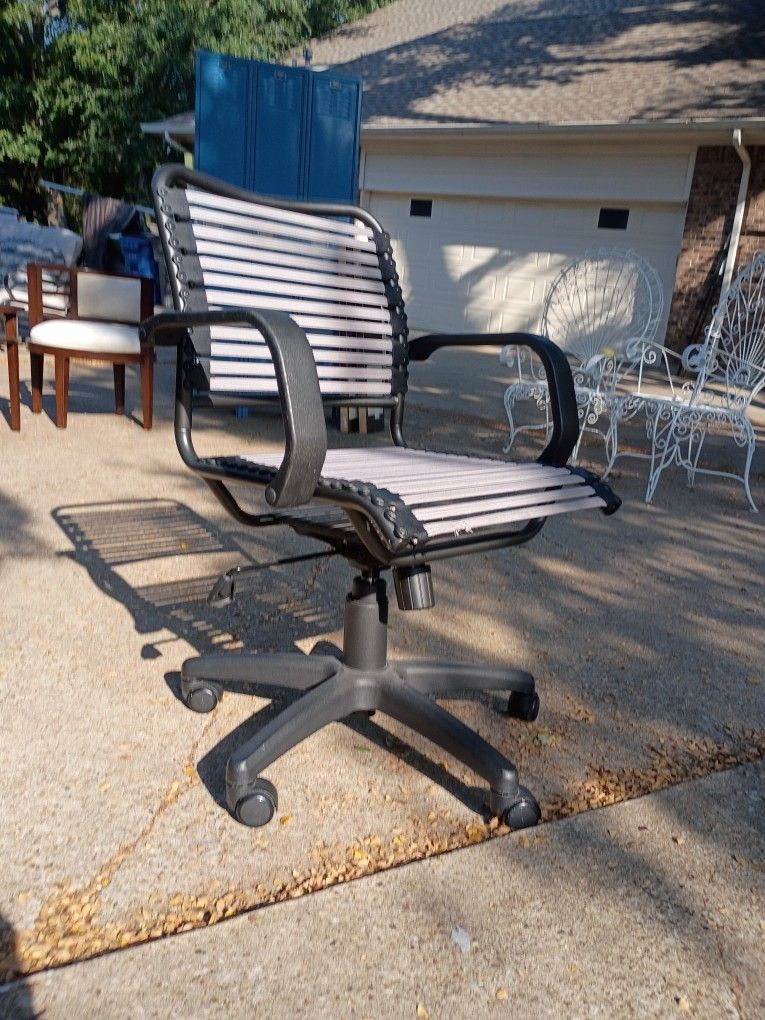 Modern Bungee Cord Office Chair – Adjustable & Comfortable