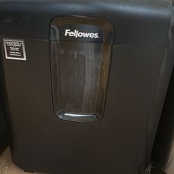 2 Fellowes Paper Shredders – Both Working