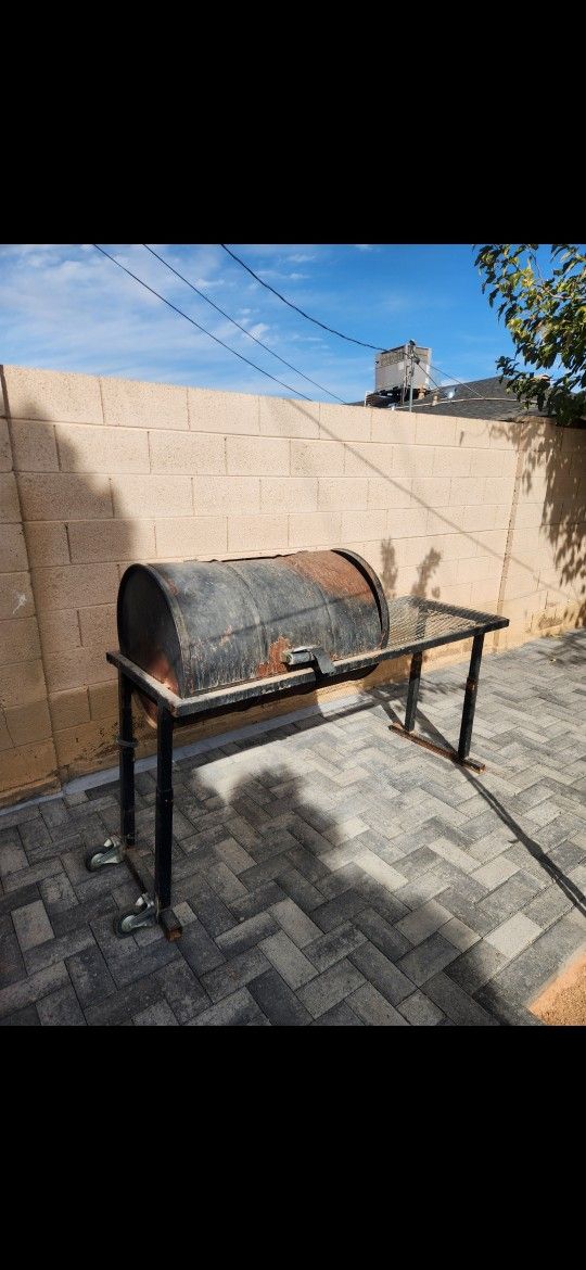 Barrel Charcoal BBQ Grill