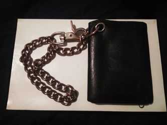 Wallet with chain