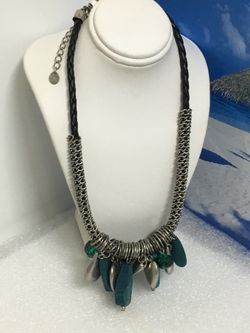 Beautiful vintage Women’s necklace excellent condition