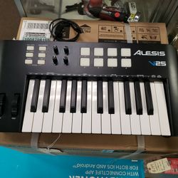 Alesis V25 Midi Keyboard With USB Cord