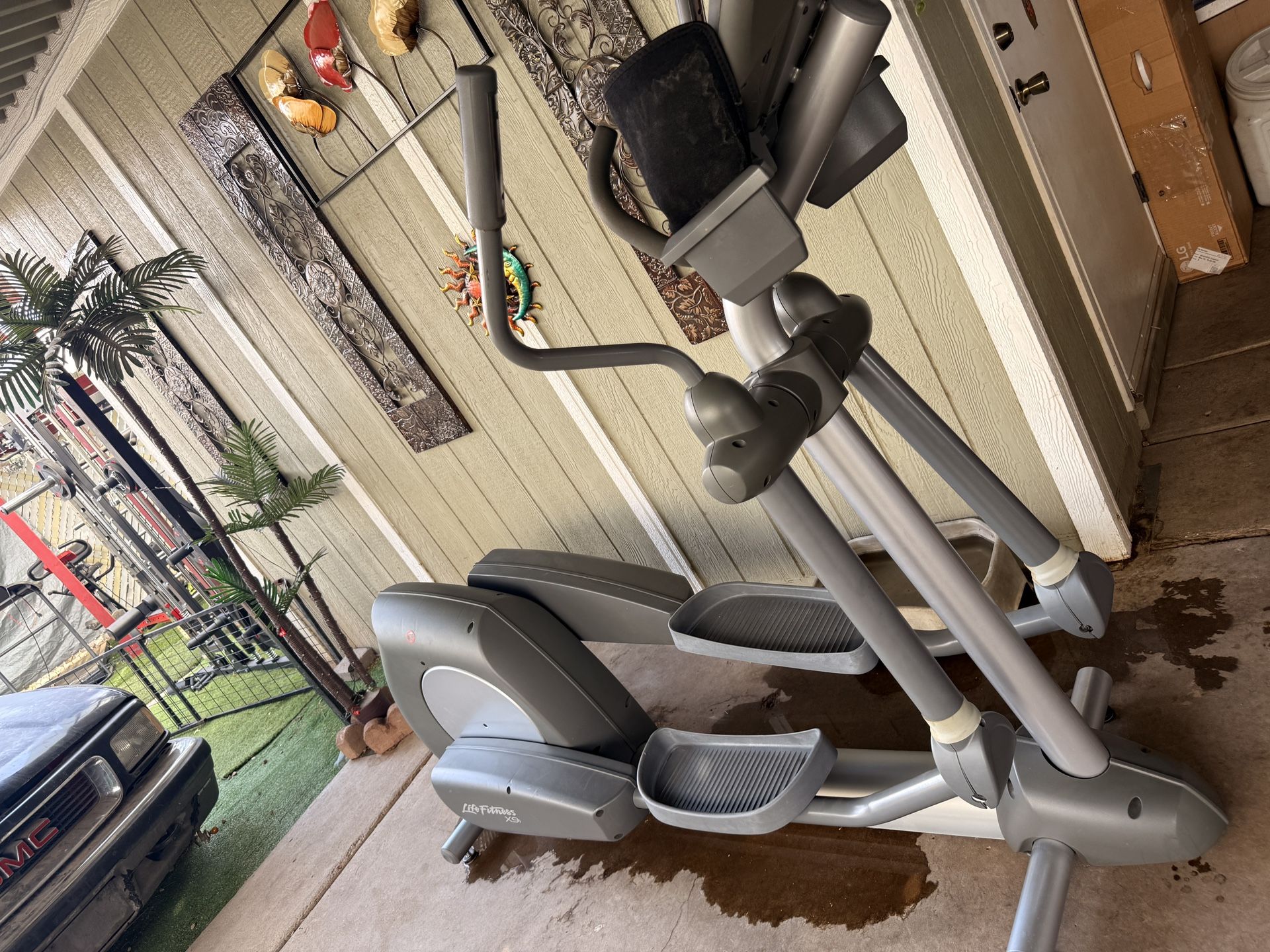 Life Fitness X9i Elliptical / Home gym