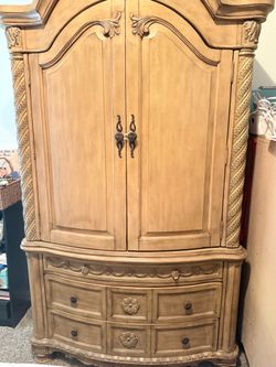 Ashley’s Armoire South Coast