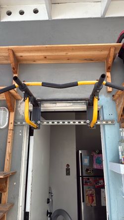 Pull Up Bar