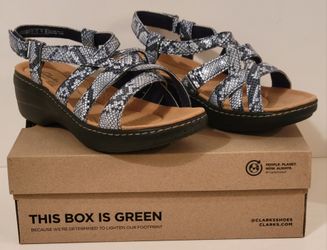 CLARKS Women's Sandals Size 9 Wide Navy Snake! Black, Gray & White (A469330) Leather Upper! Pre-Owned in Box! Worn just a couple Times!