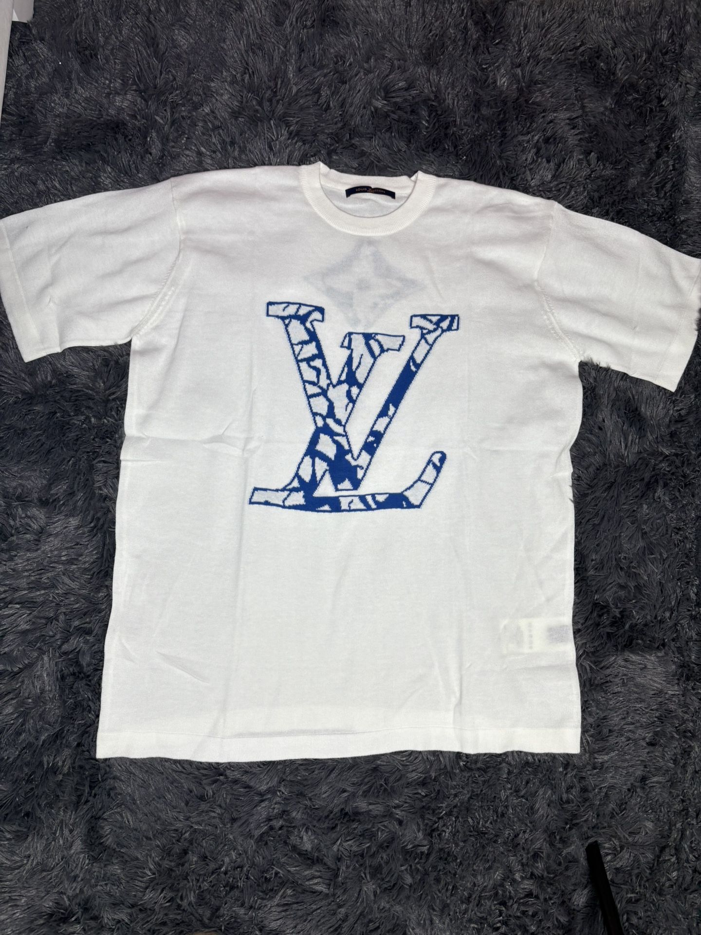 Louis Vuitton Snow Logo Size Medium 