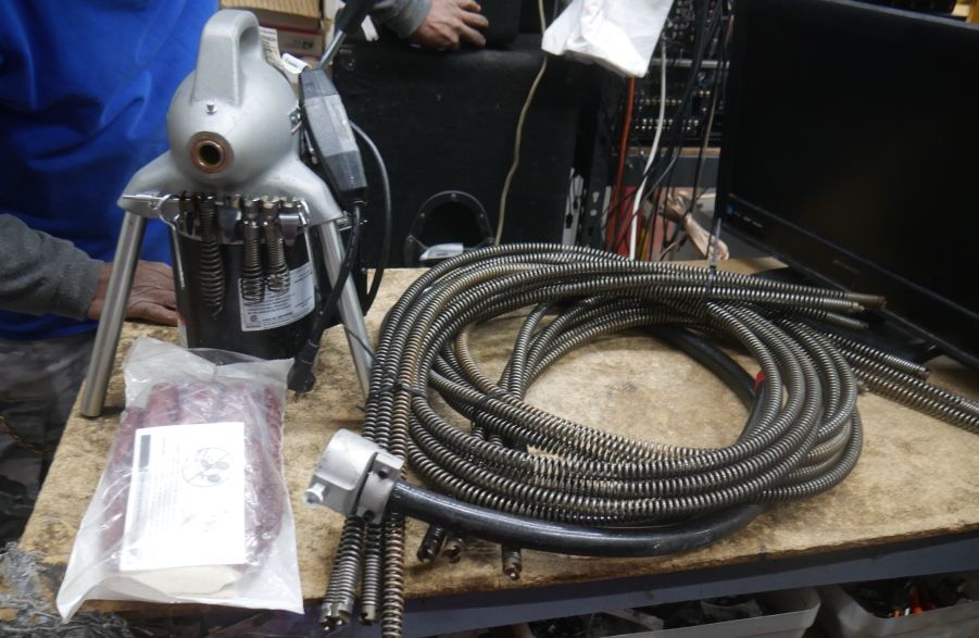 RIDGID K-50 Sectional Drain Cleaning Machine w 10 coil sections , heads, guide tube , gloves . pre owned. ( but its look new ).