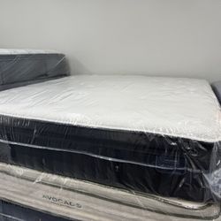 KING SIZE STEARNS & FOSTER LUX ESTATE PILLOW TOP MATTRESS & BOX SPRINGS BED SET (SHIPPING BLEMISHED HENCE LOW PRICE) 