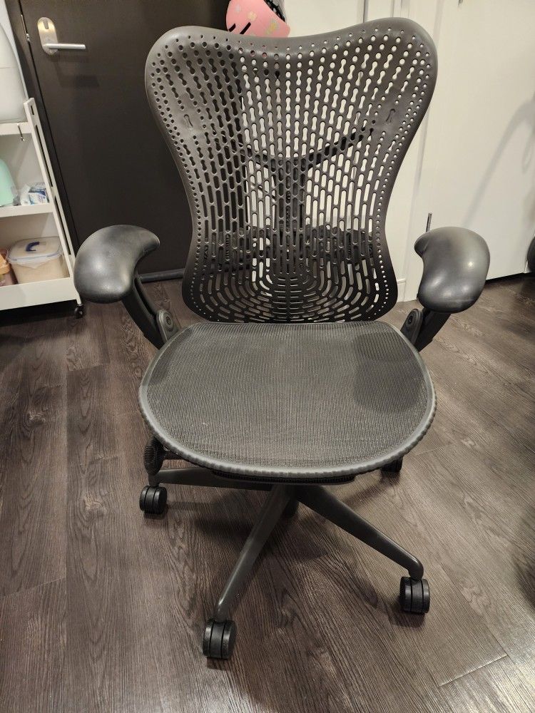 Herman Miller Mirra 1