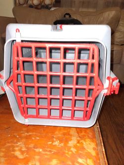 Hurry hurry for the low this is a small cage with wheels at the bottom small ceacl on the side as u see nothing MINOR