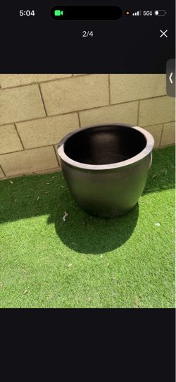 Ceramic black plant pot