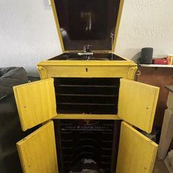 Antique Record Player Victrola