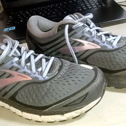 Brooks Womens Ariel18 Size 10 Running
