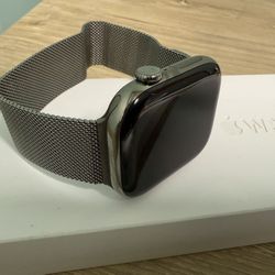 Apple Watch 10 Titanium 